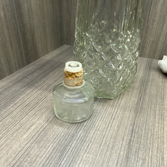 Vintage Glass Decanter with Stopper - Picture 5 of 6